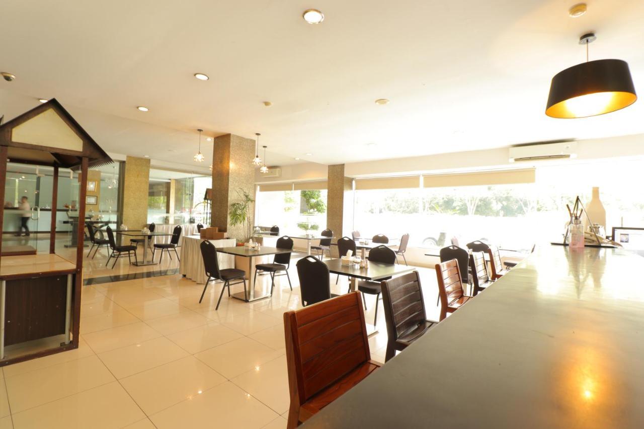 Saka Hotel Medan Sunggal Eksteriør billede